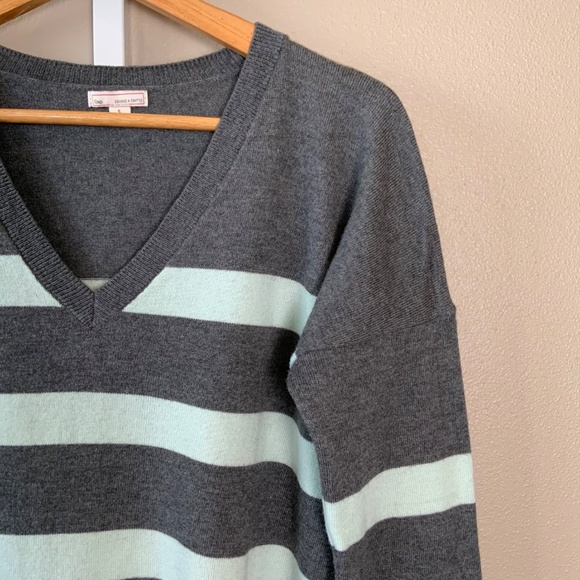 GAP Bella Stripe V-neck Pullover Sweater - Picture 5 of 16